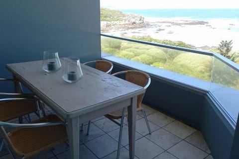 305B Bayview Breathe Apartment in Hermanus