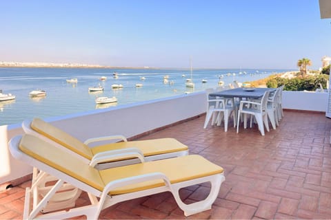 Natural landscape, View (from property/room), Balcony/Terrace, Lake view, sunbed