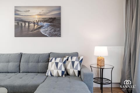 Bed, Living room, Decorative detail, Seating area, On site