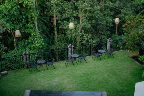 Seating area, Swimming pool