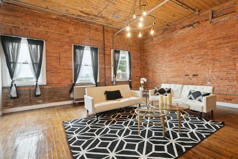 Queen G Investments apts Apartment in Windsor