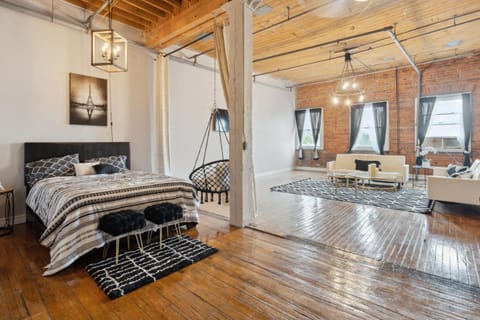 Queen G Investments apts Apartment in Windsor