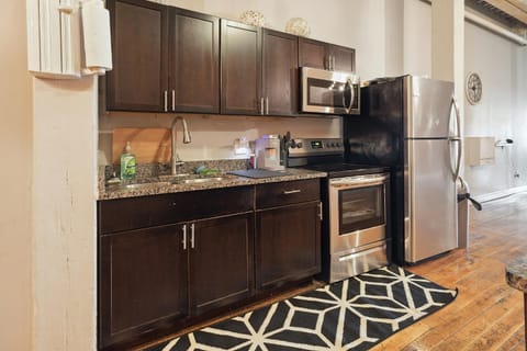 Queen G Investments apts Apartment in Windsor