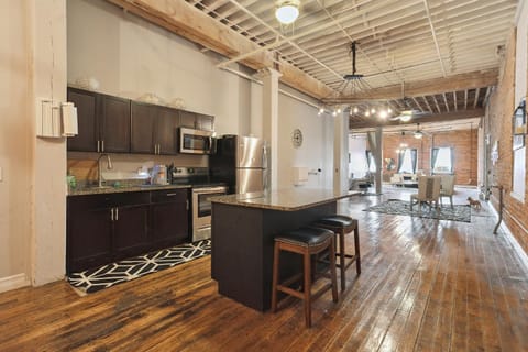 Queen G Investments apts Apartment in Windsor