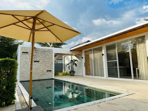 Property building, Pool view, Swimming pool