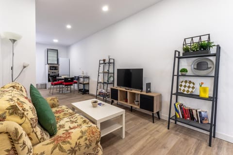 Communal lounge/ TV room, TV and multimedia, Kitchen or kitchenette, Living room, Seating area