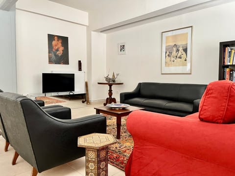 TV and multimedia, Living room, Seating area, Evening entertainment