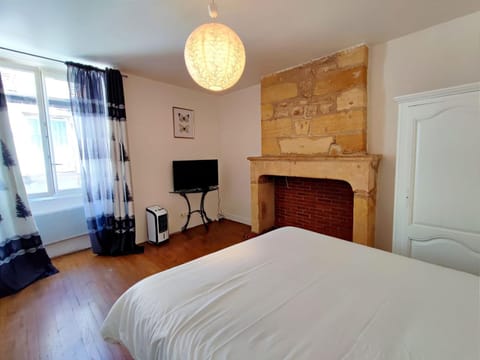 TV and multimedia, Photo of the whole room, Bedroom, internet