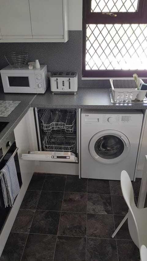 dishwasher, washing machine