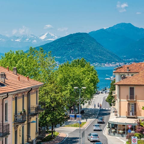 Nearby landmark, Neighbourhood, City view, Lake view, Mountain view, Location