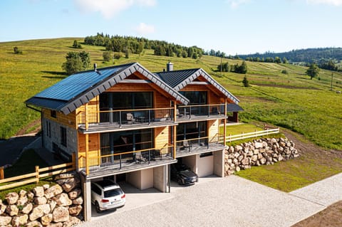 Neighbourhood, Natural landscape, Mountain view, Parking