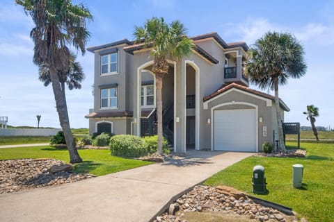 Brucie's Bungalow House in Port Aransas