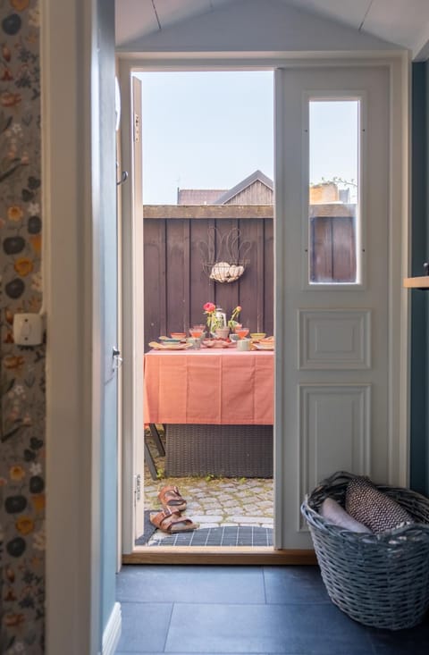 Patio, Facade/entrance