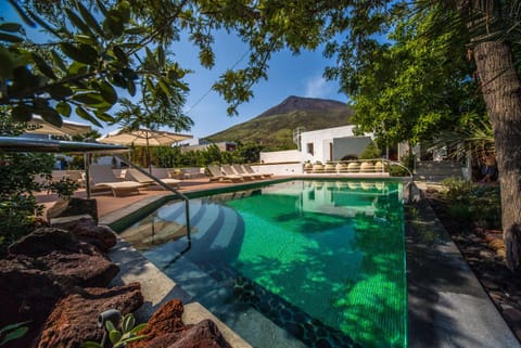 Property building, Facade/entrance, Swimming pool, Swimming pool