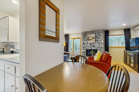 Play Soleil - Sport and sun at the Warm Springs Base Area Apartment in Ketchum