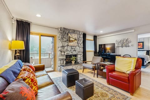 Play Soleil - Sport and sun at the Warm Springs Base Area Apartment in Ketchum