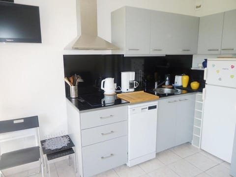 Joli studio cabine Vue Mer dans une Résidence avec Piscine Cabin in Cavalaire-sur-Mer