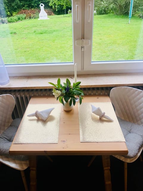 Garden, Living room, Seating area, Dining area, Garden view