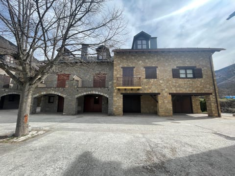 Property building, Day, Natural landscape