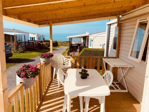 Mobilhome P27 6 personnes climatisé Campground/ 
RV Resort in Le Portel