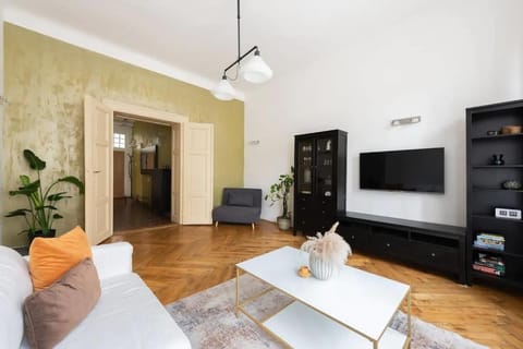 Communal lounge/ TV room, TV and multimedia, Living room, Seating area