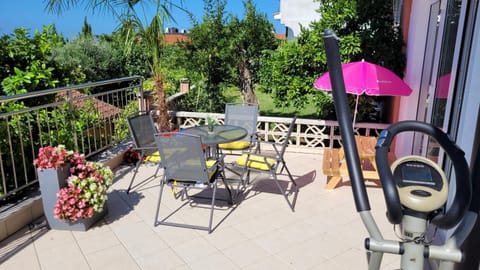 Patio, Garden view