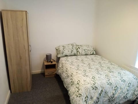 Double-bed (H2) close to Burnley city centre Bed and Breakfast in Burnley