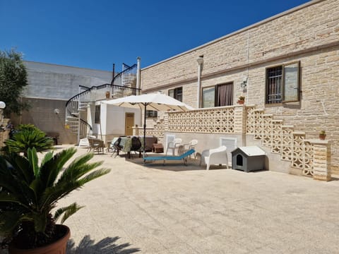 Property building, Solarium, Balcony/Terrace, Inner courtyard view