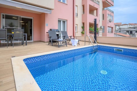 Property building, Patio, Day, View (from property/room), Balcony/Terrace, Pool view, Swimming pool, Swimming pool, sunbed