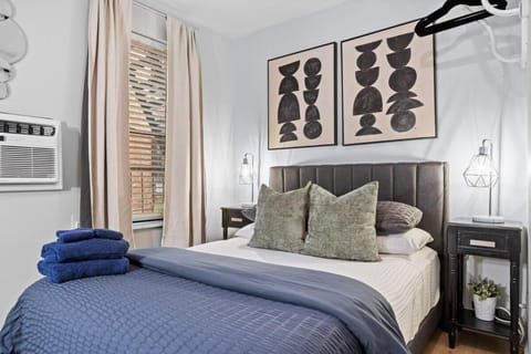 Bed, Bedroom, towels, air conditioner