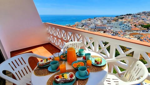 Bird's eye view, View (from property/room), Balcony/Terrace, Dining area, City view, Landmark view, Sea view