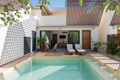 Swimming pool
