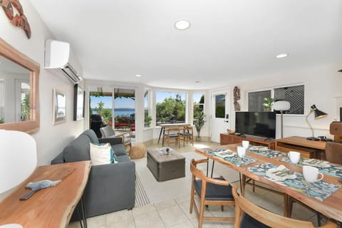 Gulf Island View Suite by EMR Vacation Rentals Apartment in Chemainus