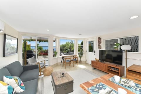 Gulf Island View Suite by EMR Vacation Rentals Apartment in Chemainus