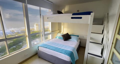 Bedroom, bunk bed