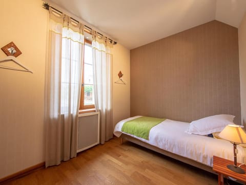 Chambre familiale au cœur de la nature avec jardin et piscine privée, idéale pour explorer le Loiret - FR-1-590-265 Bed and Breakfast in Centre-Val de Loire