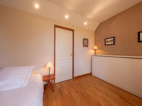 Chambre familiale au cœur de la nature avec jardin et piscine privée, idéale pour explorer le Loiret - FR-1-590-265 Bed and Breakfast in Centre-Val de Loire