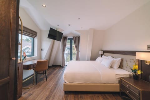 Bed, TV and multimedia, Photo of the whole room, Bedroom