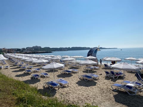 Luxury First Line apartment with pool and sea view in complex Oazis Apartment in Nessebar