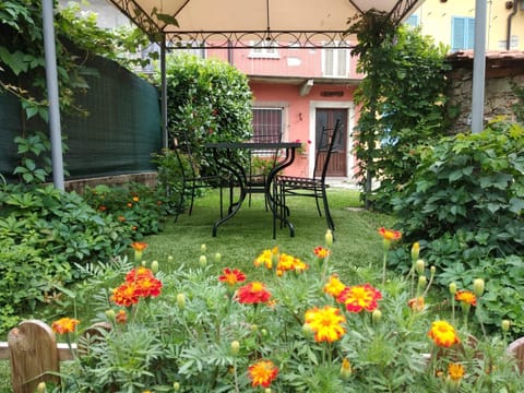 Property building, Facade/entrance, Garden