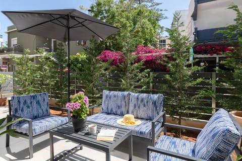 Garden, Balcony/Terrace, Balcony/Terrace, Living room, Seating area, Garden view