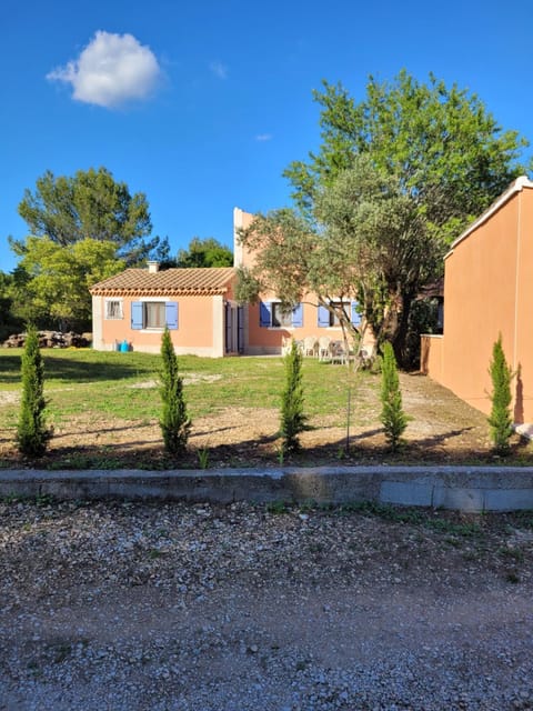 Location saisonnière villa Lauris Villa in Provence-Alpes-Côte d'Azur