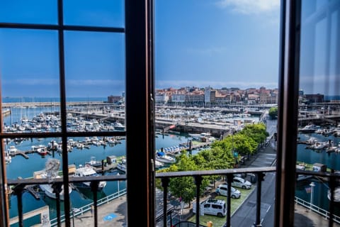 Property building, Nearby landmark, View (from property/room), Balcony/Terrace, Sea view