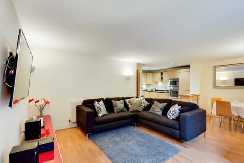 Communal lounge/ TV room, TV and multimedia, Kitchen or kitchenette, Living room, Seating area, Dining area, Evening entertainment