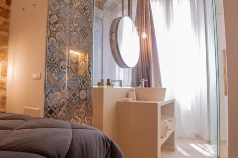 Shower, Bedroom