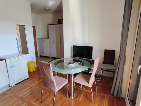 TV and multimedia, Dining area