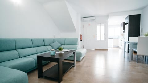 TV and multimedia, Living room, Seating area, Dining area, air conditioner