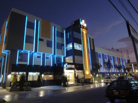 Facade/entrance