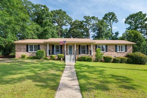 20 Mins to Downtown - Relaxing Rambler House in Mobile