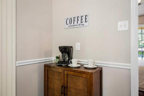 20 Mins to Downtown - Relaxing Rambler House in Mobile